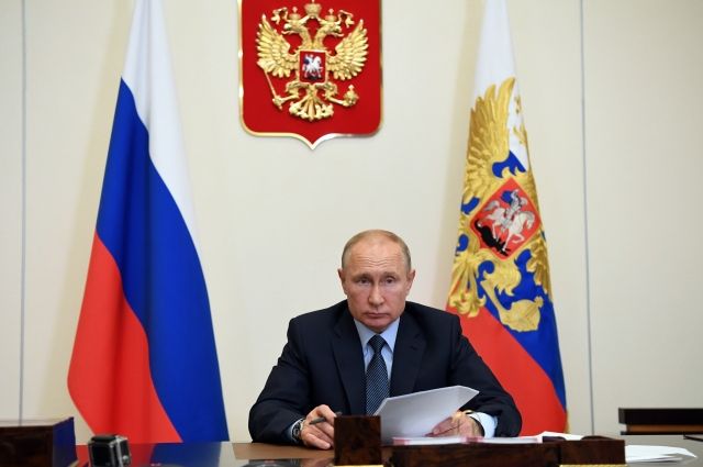 Путин присвоил сотрудникам МЧС, МВД, СК более 40 генеральских званий