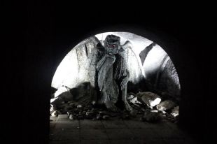 Демон в Кисловодском парке ждёт гостей
