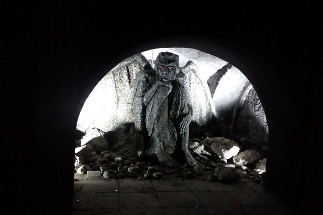 Демон в Кисловодском парке ждёт гостей