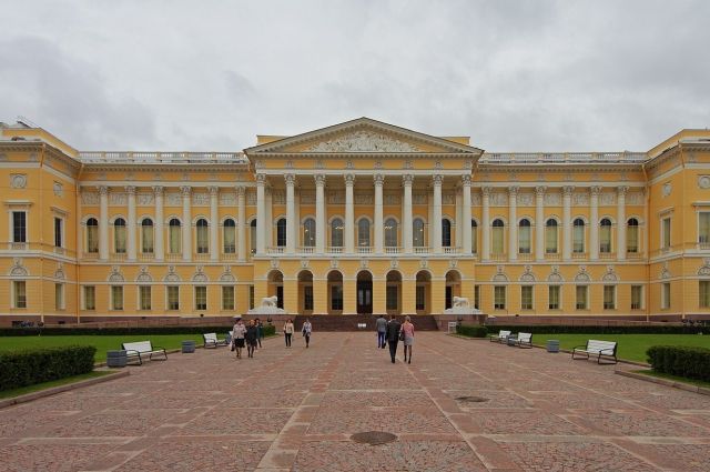 Музеи Петербурга откроют на втором этапе.