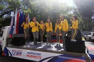 На улице Холодильной творческие тюменцы устроили настоящий концерт