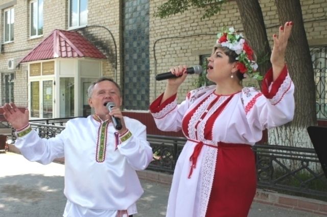 Для винзилинцев в День России концертные бригады поют песни о Родине