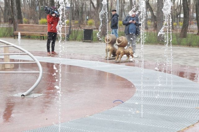 В парке Терешковой в Челябинске заработал фонтан с подсветкой