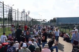 Украинцы вынуждены по 10 часов стоять на границе, чтобы попасть в Польшу