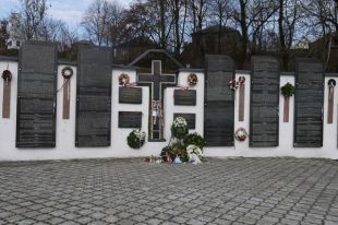 В Закарпатской области расследуют повреждение Стены плача венгров