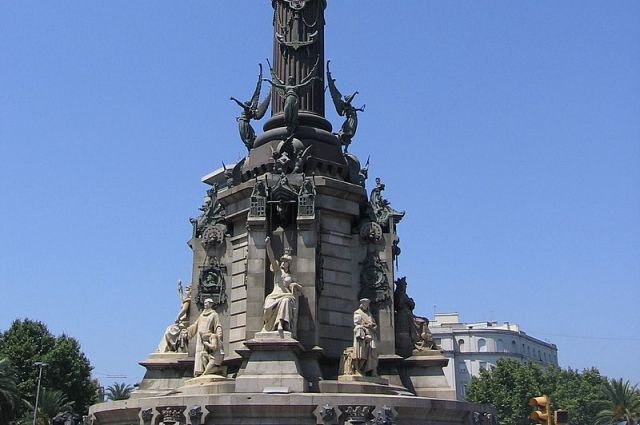 Мэр Барселоны высказалась против сноса памятника Колумбу