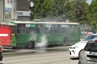Из-за пожара на улице Сибиряков-Гвардцейцев образовалась большая пробка.
