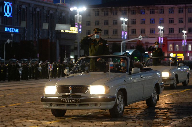 Ночная репетиция парада в честь 75-летия Победы в Великой Отечественной войне в Екатеринбурге.