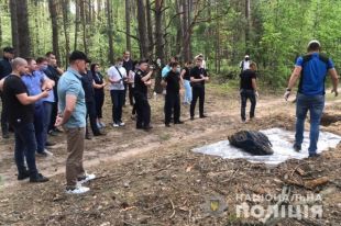 В Киевской области нашли два закопанных в лесу тела