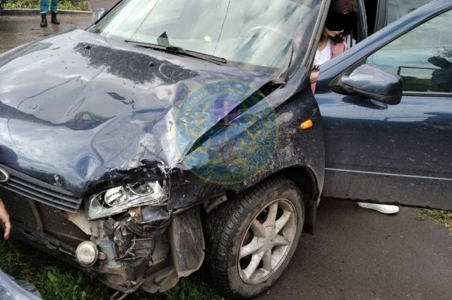 При столкновении «Калины» с «Ленд Ровером» в Ульяновске пострадала девушка