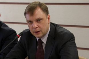 Экс-чиновник был избран руководителем общественной организации единогласно.