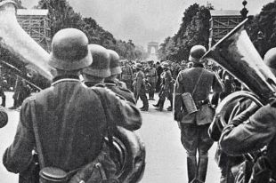 Парад немецких войск в Париже в 1940 году. Из коллекции Н. Тагрина.