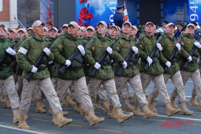 Мэрия Новосибирска анонсировала перекрытие нескольких десятков улиц во время репетиции парада Победы 20 июня, а также в сам день проведения парада 24 июня.