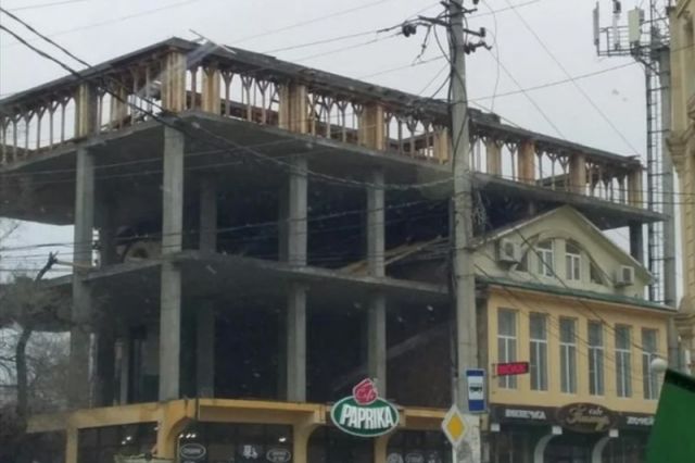 Суд постановил демонтировать трехэтажное здание в Махачкале