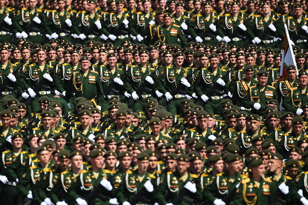 Военнослужащие во время генеральной репетиции парада в честь 75-летия Победы в Великой Отечественной войне в Москве.