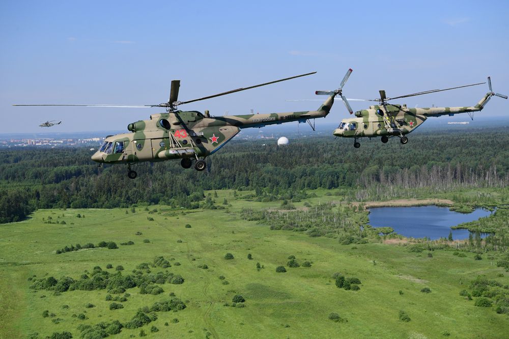 Многоцелевые вертолеты Ми-8.
