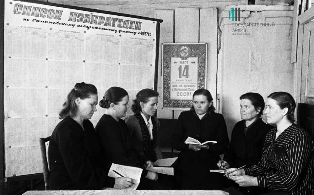 Проведение выборов на Симоновском избирательном участке в Кишерти, 1950-е годы.