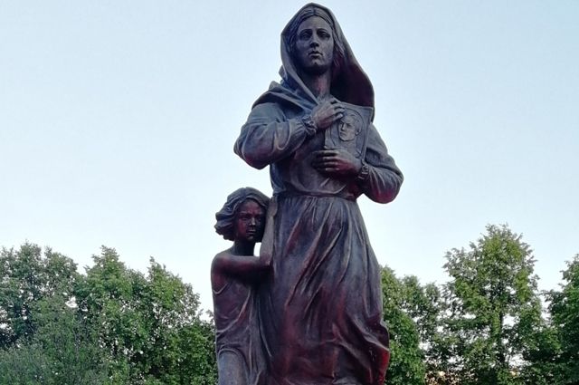 В Тольятти открыли памятник солдатским женам, сестрам и матерям
