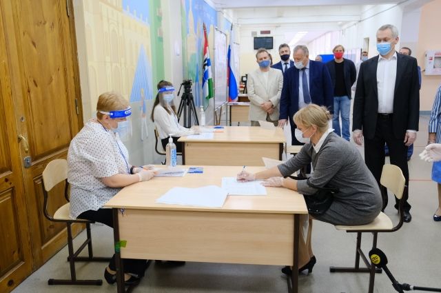 В Новосибирской области более 2000 избирательных участков откроются во время общероссийского голосования по изменениям в Конституцию РФ.