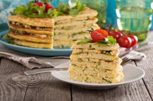 Готовым закусочный торт из кабачков: вкусно, просто и недорого
