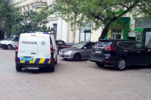 В Киеве мужчина три дня пролежал на земле из-за травмы позвоночника