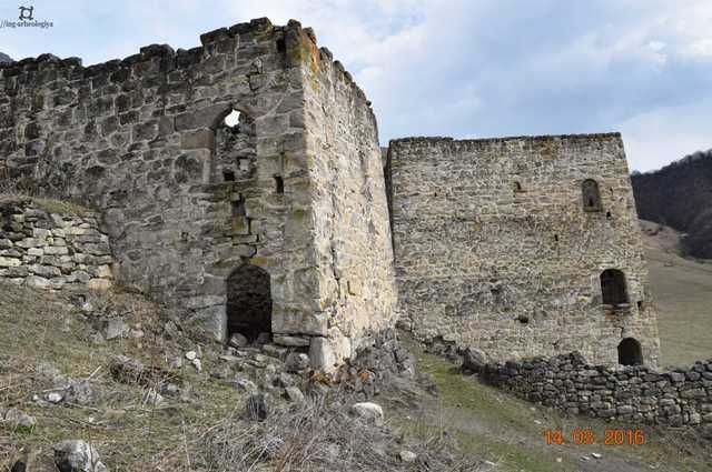 Житель Ингушетии ответит в суде за порчу средневековой усадьбы Утен-Гала