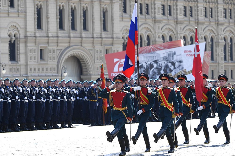 Военнослужащие парадных расчетов.