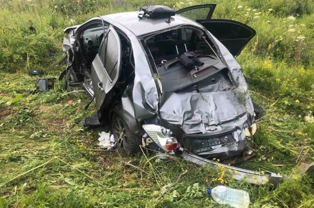 По Отрадным перевернулся Chevrolet, пострадали 2 парня и 2 девушки