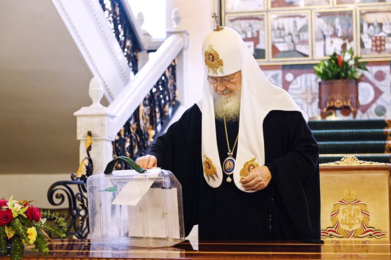 Патриарх Московский и всея Руси Кирилл принимает участие в голосовании в Патриаршей и Синодальной резиденции в Даниловом монастыре в Москве.