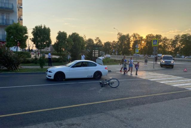 В Сочи водитель «БМВ» сбил 10-летнего велосипедиста