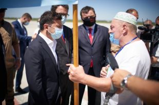 Аэропорт «Херсон» важен из-за крымчан, которые им пользуются, - Зеленский