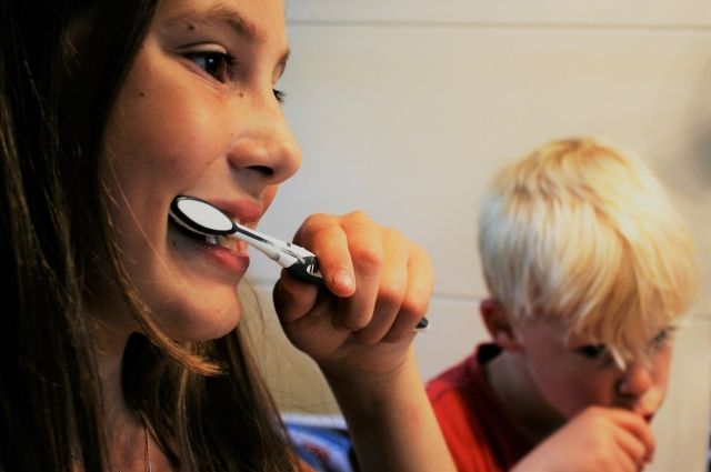 Стоматологи рассказали тюменцам, как правильно выбрать зубную щетку