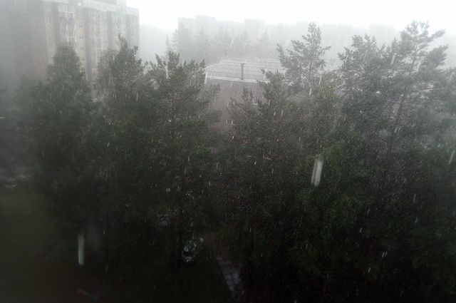 Во Владивостоке из-за дождей затопило несколько улиц