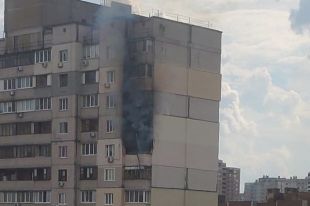В Киеве загорелась многоэтажка неподалеку от дома, где произошел взрыв газа