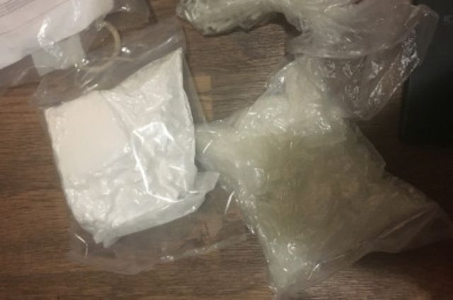 Новосибирца задержали на почте за посылку с кокаином