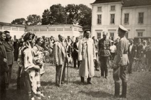 Украинцы приветствуют немцев, 1941 год.