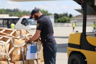 Италия передала Украине помощь для борьбы с последствиями наводнения