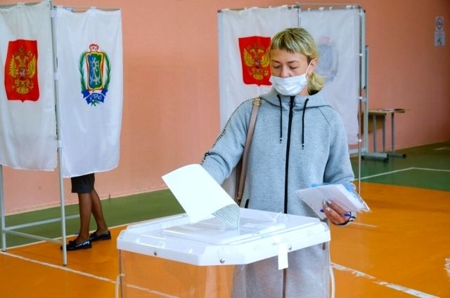 В Югре стартовал основной день голосования по поправкам к Конституции