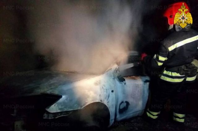 В Брянском микрорайоне Сосновый Бор сгорела машина