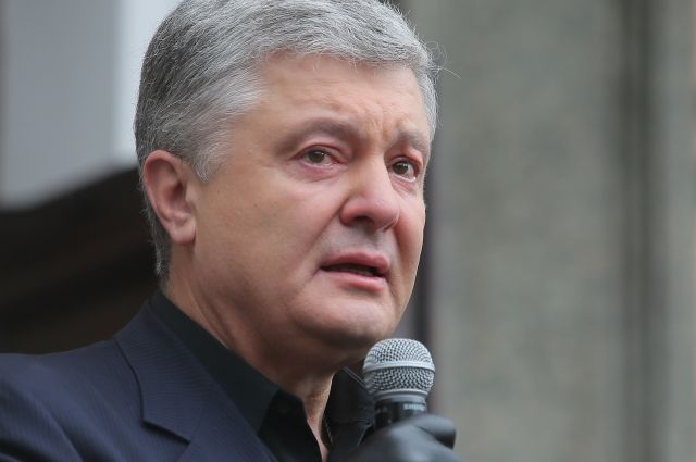 В Киеве суд возобновил рассмотрение меры пресечения Порошенко