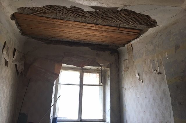 В дореволюционном здании в центре Ростова обвалилась крыша