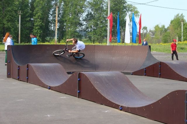 Восемь скейт-парков приобрели за счет экономии бюджетных средств в рамках областной акции «100 детских площадок».