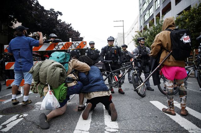 Полицейские ликвидируют «Автономную зону Капитолийского холма» в Сиэтле.