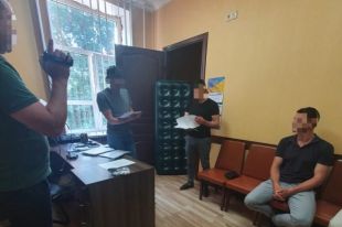 Чиновник СБУ вымогал 250 тысяч долларов за скрытие деталей смерти депутата
