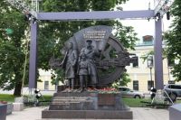 Памятник «Горьковчанам — доблестным труженикам тыла»