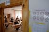 Школьники перед началом единого государственного экзамена в школе № 208 в Екатеринбурге.