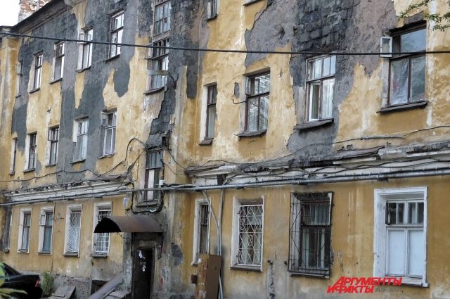 Названы города с самым большим числом аварийного жилья на Среднем Урале