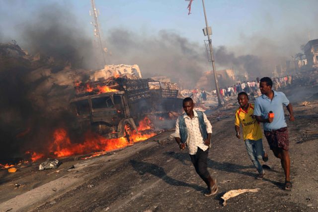 Шесть человек погибли в Сомали при двух взрывах