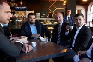 Зеленский потребовал усилить соблюдения карантина в клубах и ресторанах
