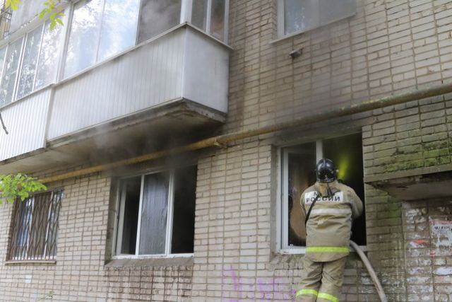 Квартира горела на улице Районной в Сафонове